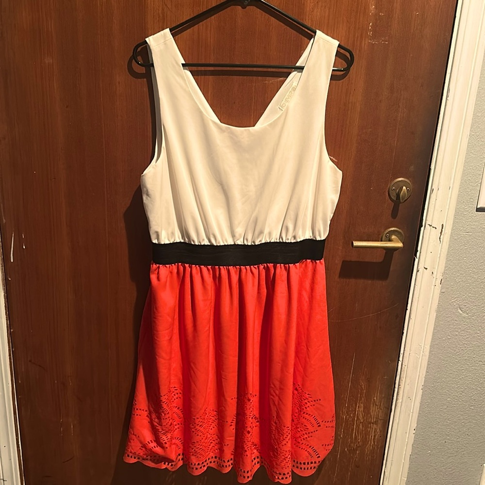 2X knee length loose fitting dress